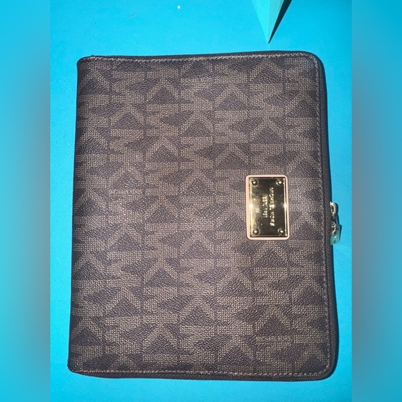 Michael Kors IPAD Cover w/ Zipper Compartment - Picture 1 of 16